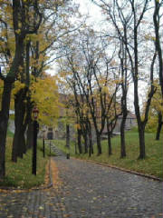 oslo_castle_autumnpath.jpg