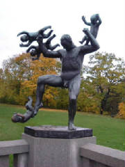 oslo_statue25.jpg