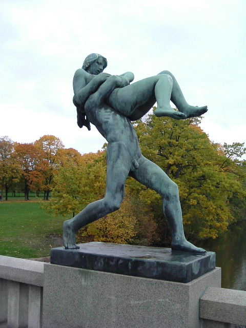 oslo_statue1.jpg